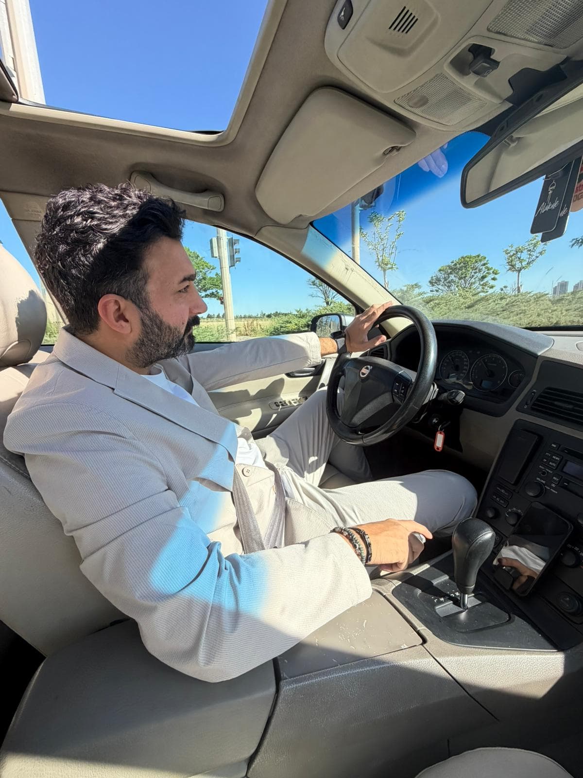 First driving feel and interior view inside Bay V