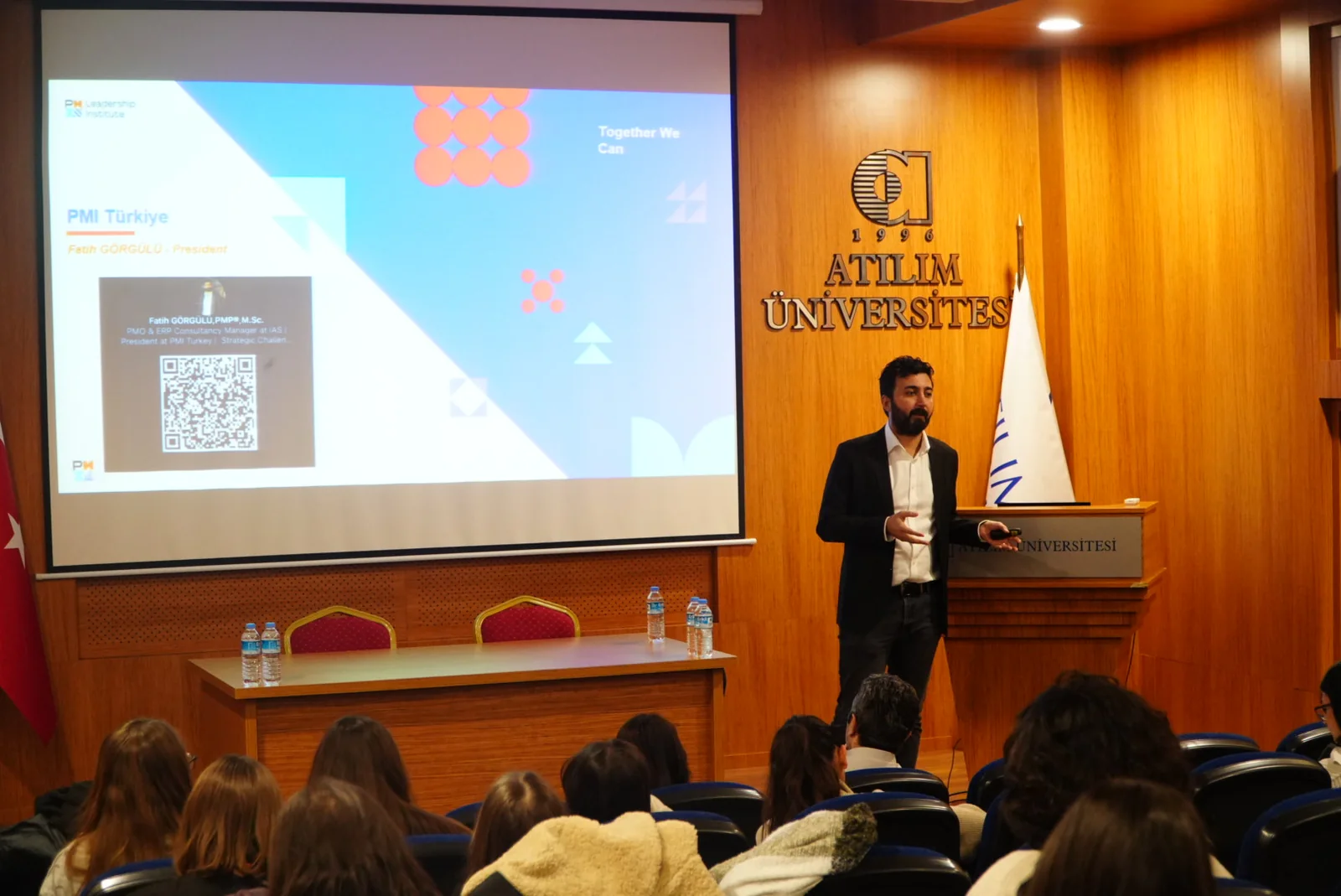 Fatih Görgülü, Atılım Üniversitesi’nde Proje Her Dönemin Mesleği seminerinde konuşurken