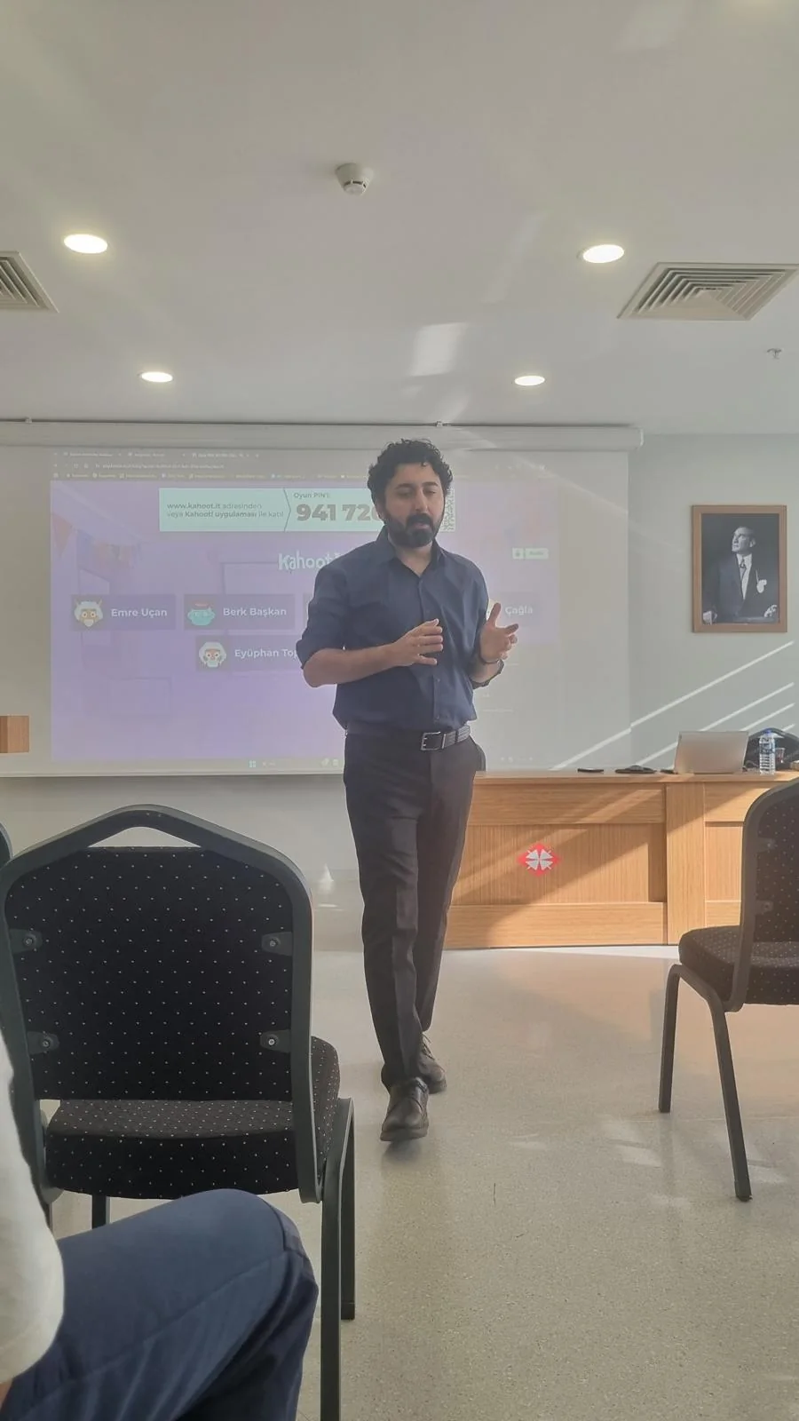 Fatih Görgülü, Başkent Üniversitesi’nde proje yönetimi seminerinde konuşurken