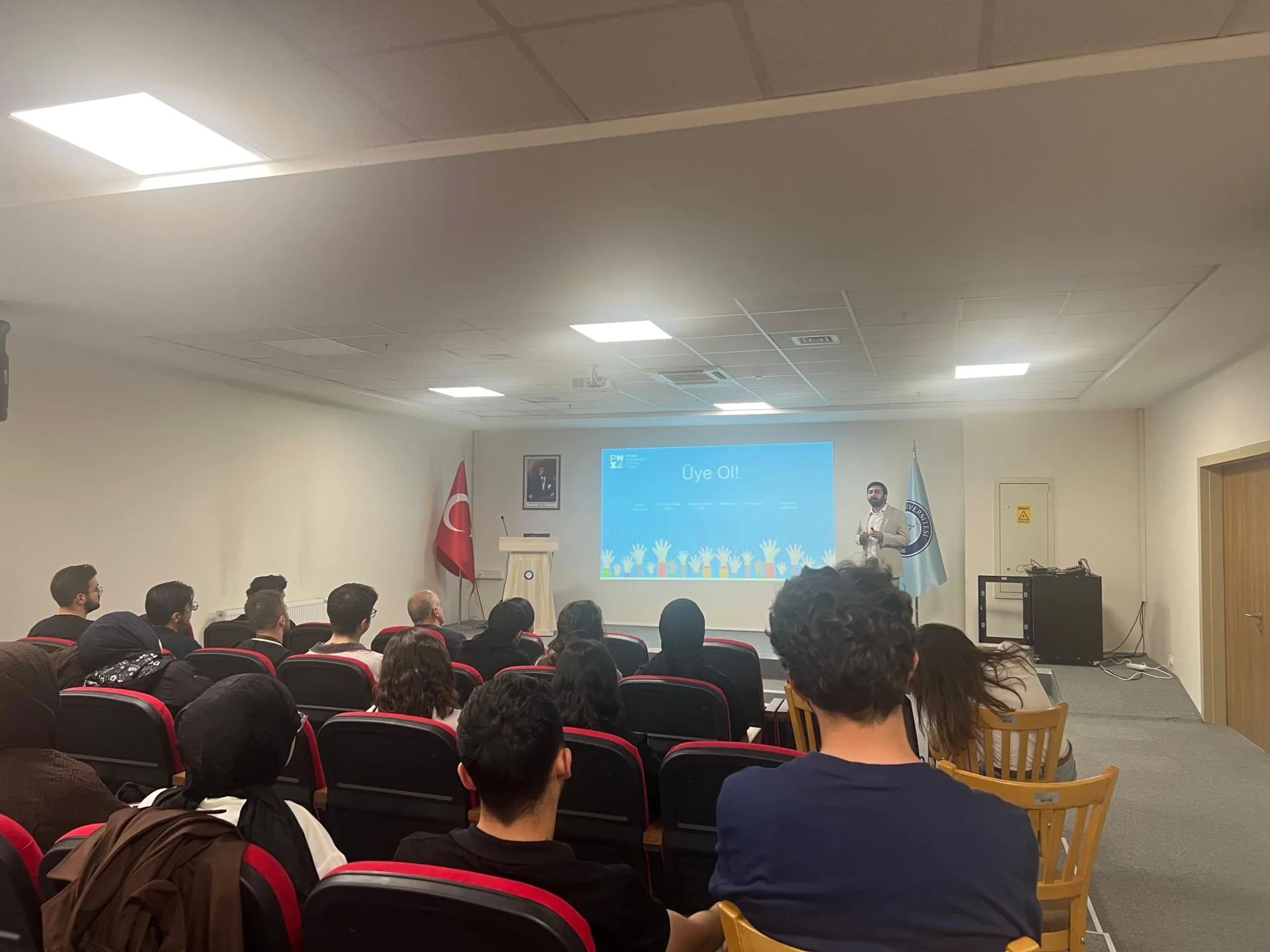 Fatih Görgülü, Gazi Üniversitesi’nde Projeyle Büyümek seminerinde konuşurken